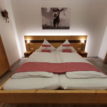 Gasthaus Zum Hirschen Furtwangen Esterno foto
