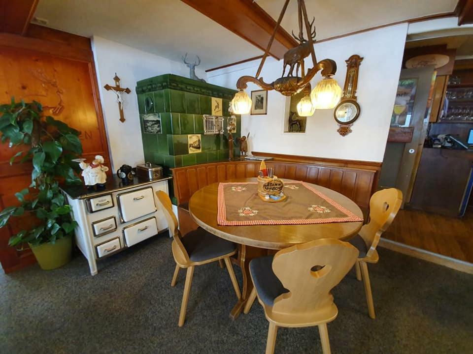 Gasthaus Zum Hirschen Furtwangen Esterno foto