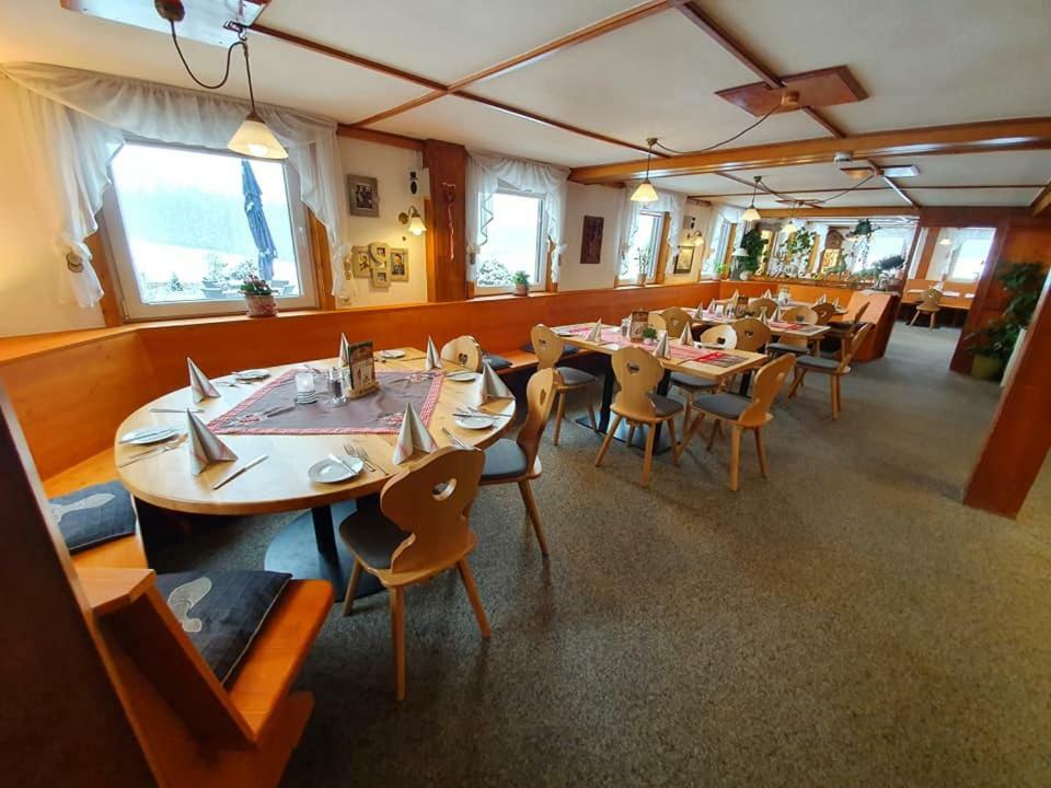 Gasthaus Zum Hirschen Furtwangen Esterno foto