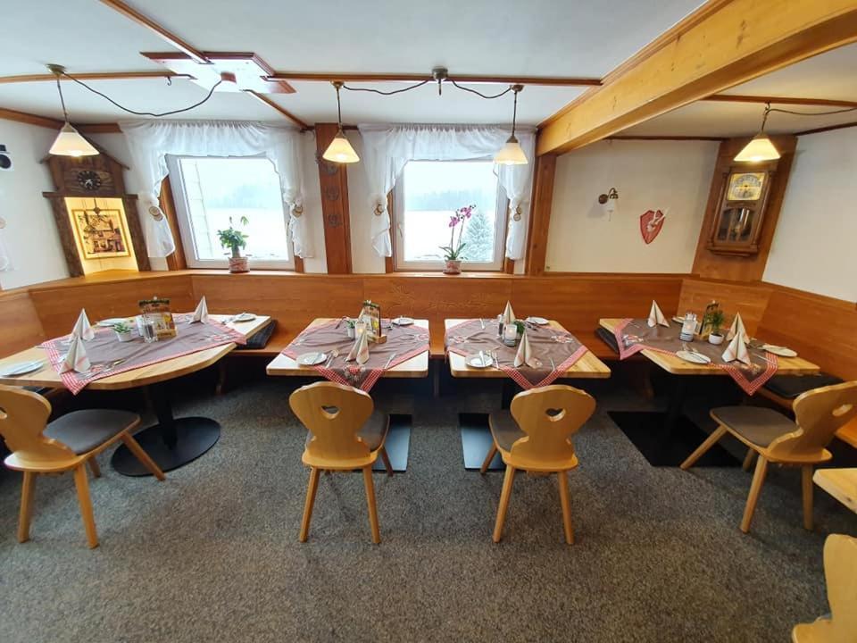 Gasthaus Zum Hirschen Furtwangen Esterno foto